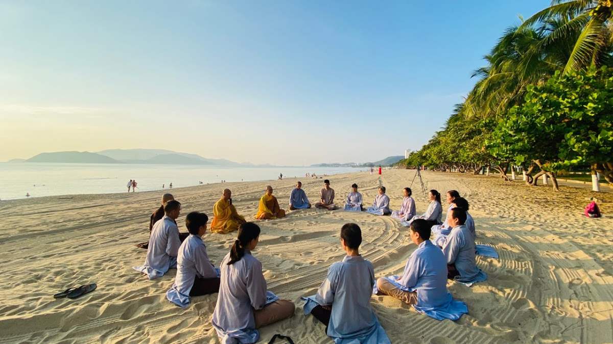 NIKAYA Thiền Quán - Bọt Nước Trong Biển Luân Hồi NIKAYA Thiền Quán - Bọt Nước Trong Biển Luân Hồi